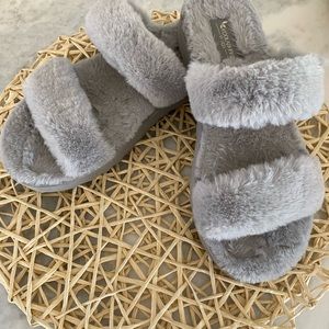 Uggs kookaburra grey fur wedge sandals size 9